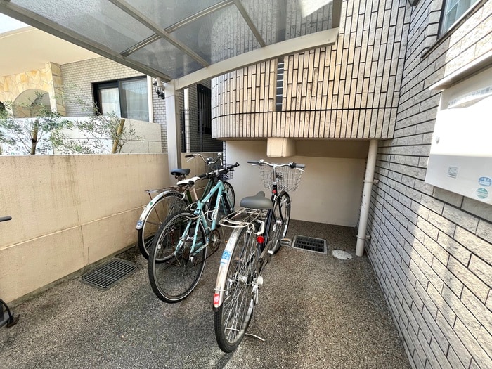 駐輪場 コモ西宮北口