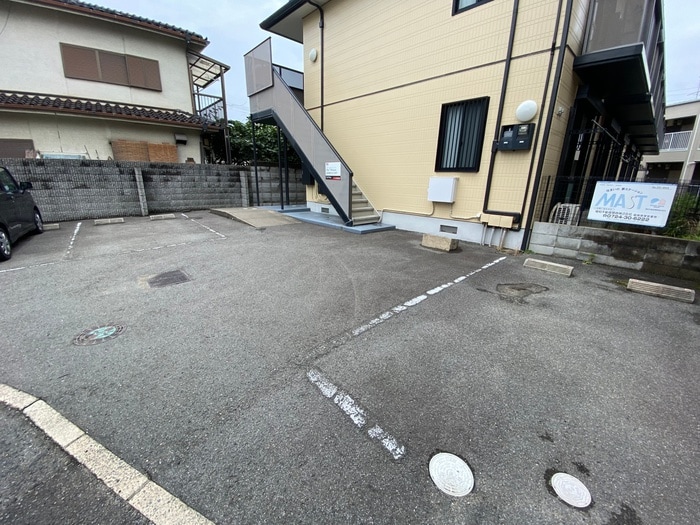 駐車場 ディアスカワサキ