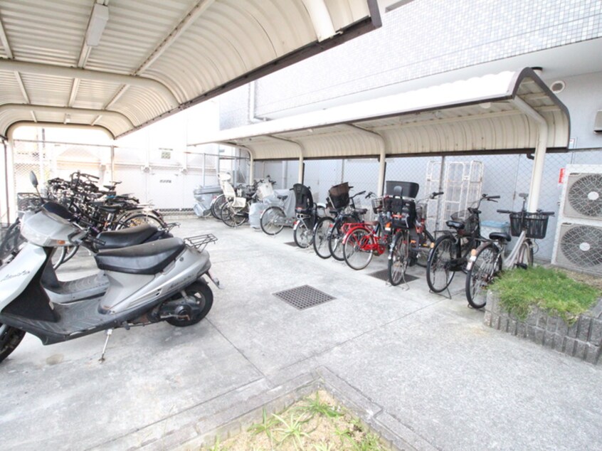 駐輪場 メゾンスリ－ゼ