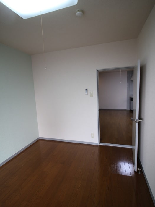 居室 ハイネス磯路