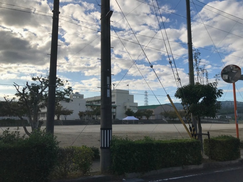 郡小学校(小学校)まで544m シャーメゾン　リーゾス