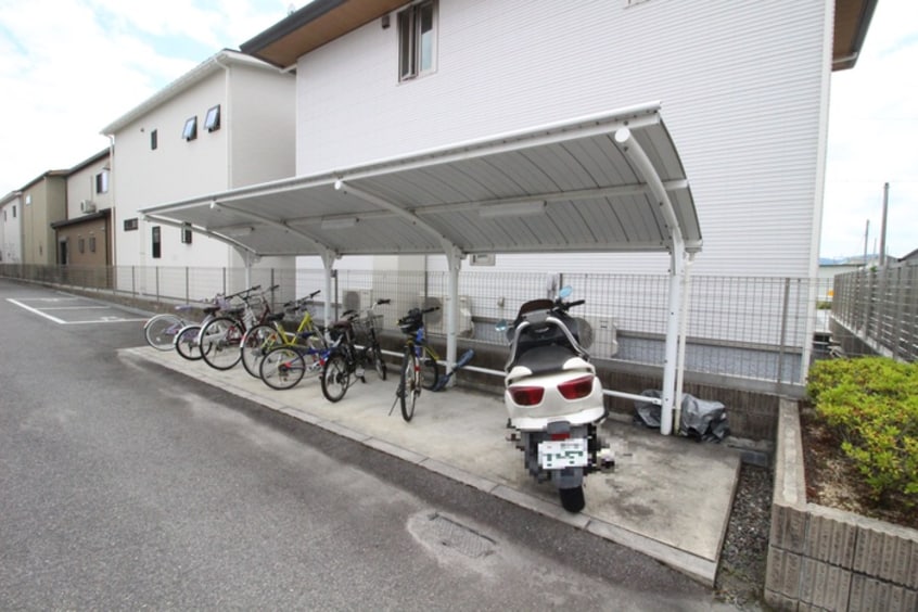 駐輪場 メゾンアンソレイユ