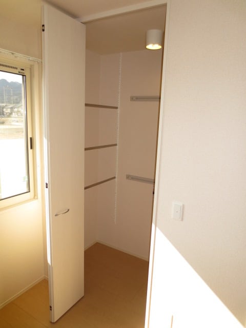 収納 メゾンアンソレイユ