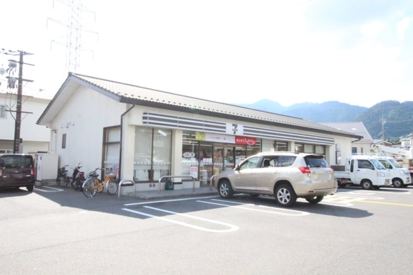 セブンイレブン(コンビニ)まで683m メゾンアンソレイユ