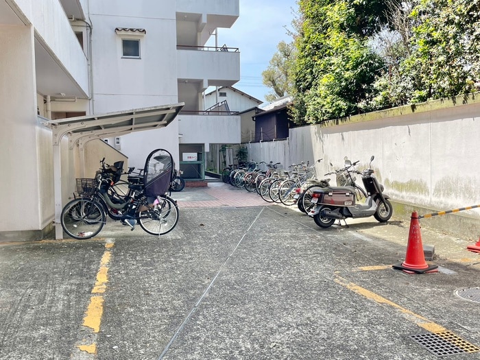 駐輪場 シャトー高野