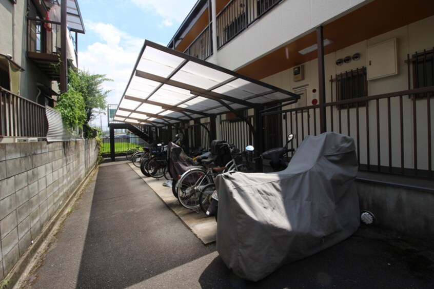 駐輪場 マキノコ－ポエイト