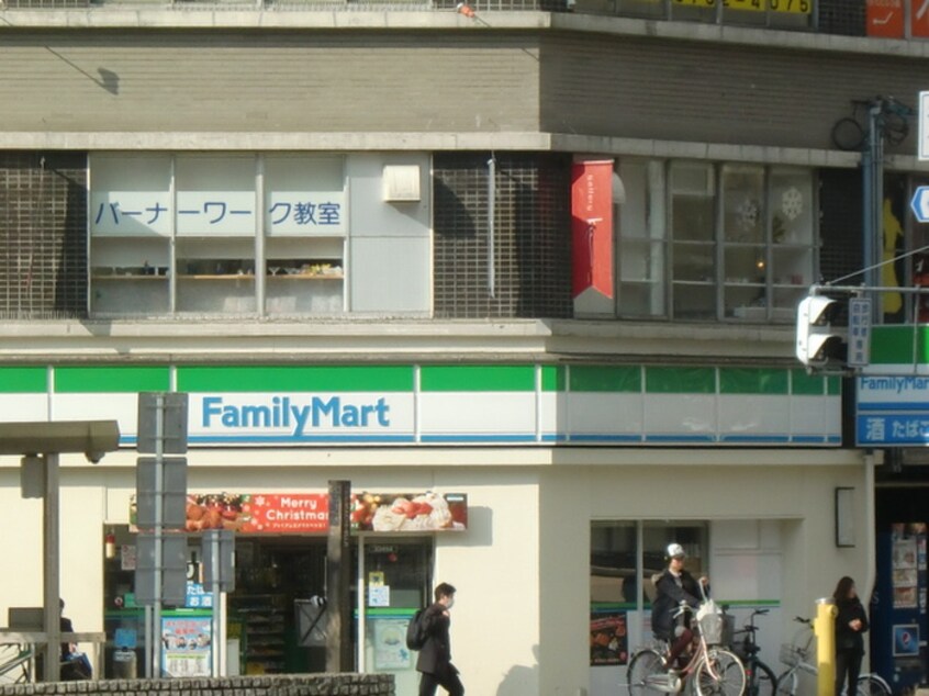 ファミリーマート(コンビニ)まで250m Residence Tresor Dieu