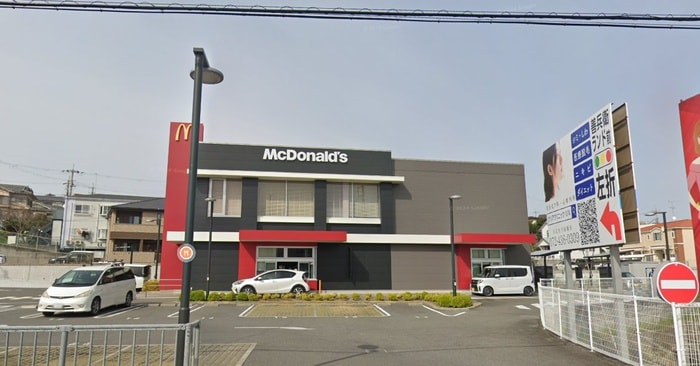 マクドナルド(ファストフード)まで1300m 赤坂ドミトリー　北棟