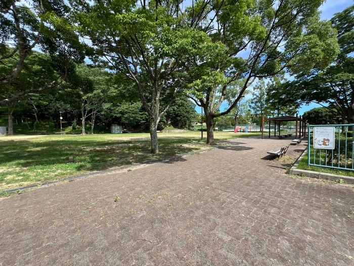 ひよどり台公園(公園)まで300m グランシャリオひよどり台