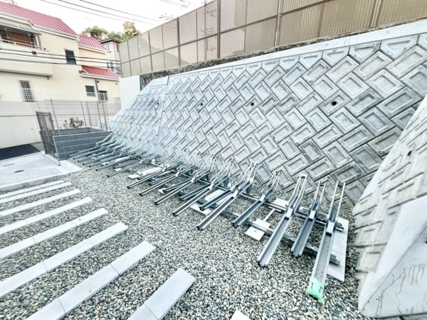 駐輪場 プルメリア阪大前