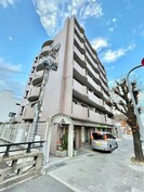 ロイヤルコ－ト本山の外観