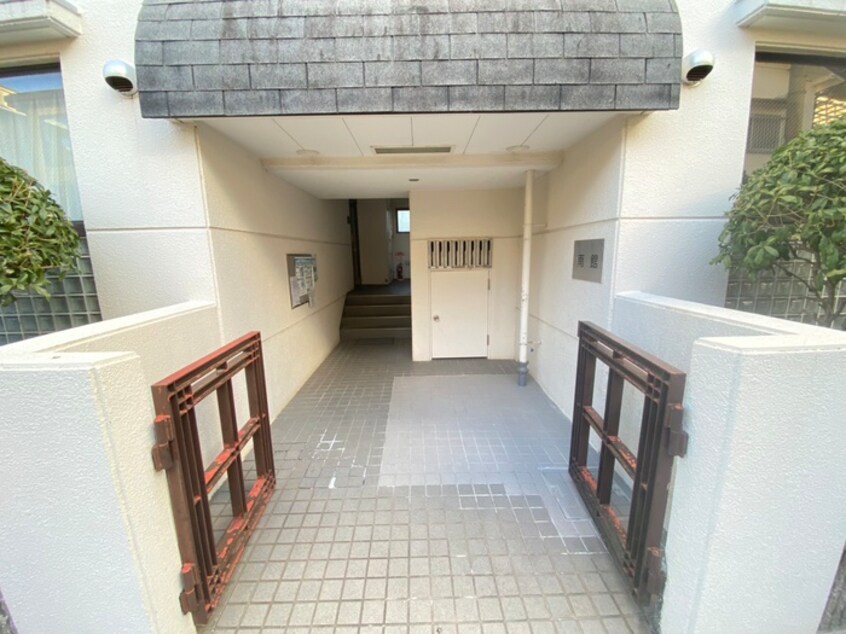 エントランス部分 パ－プルツイン園田（南棟）