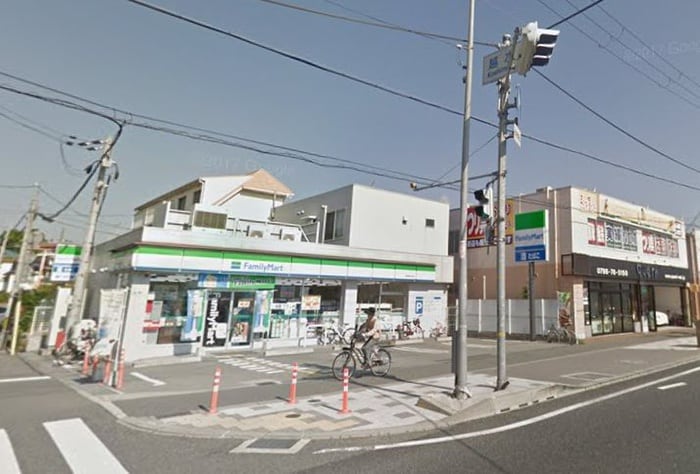 ファミリーマート 西宮桜谷店(コンビニ)まで170m プチメゾン越水