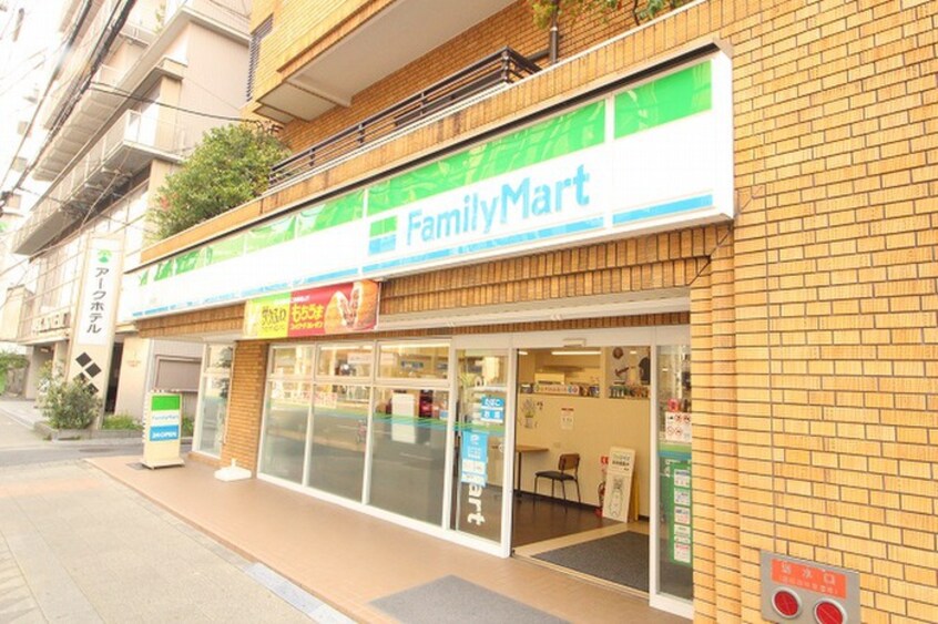 ファミリーマート四条大宮店(コンビニ)まで350m カーサドマー二