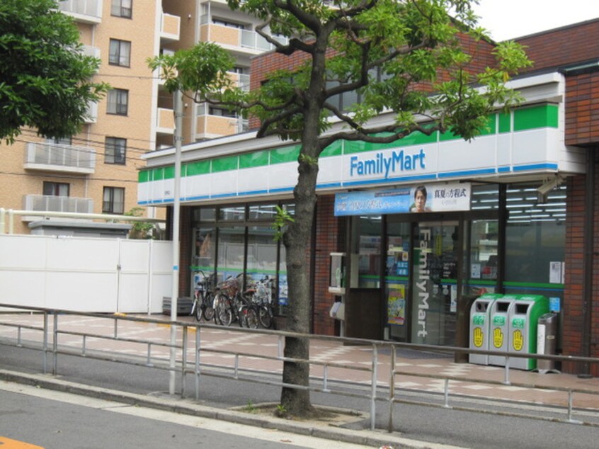 ファミリーマート(コンビニ)まで180m ナオシス長柄東