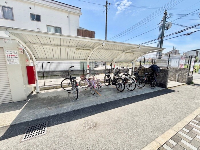 駐輪場 ファミリア