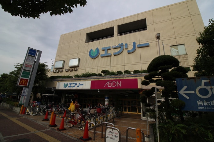 エブリー(スーパー)まで500m ライフデザイン新金岡Ｃ棟