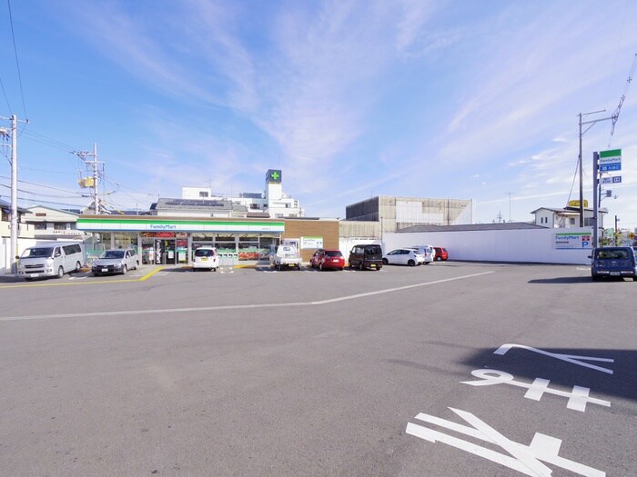 ファミリーマート(コンビニ)まで800m 寺田尺後貸家