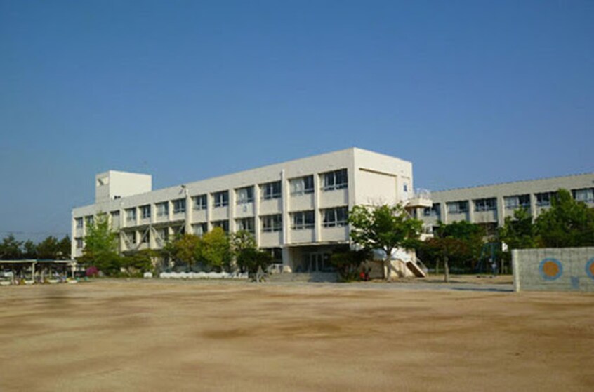 蓮池小学校(小学校)まで400m フロイデ二番館