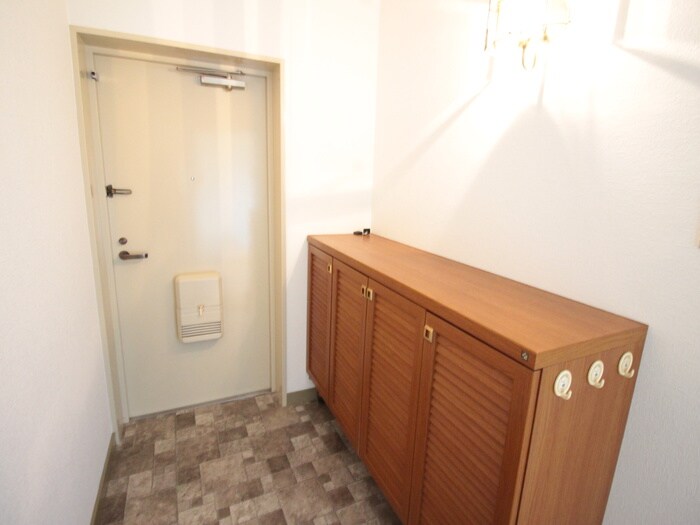 玄関 リベルテ美奈原