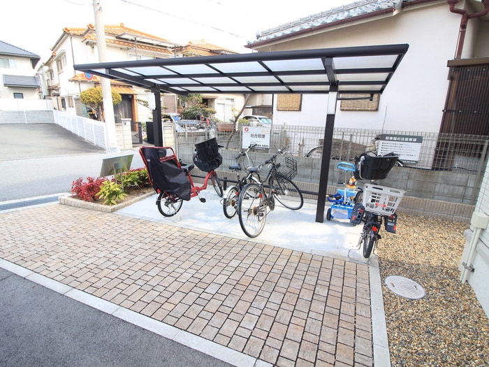 駐輪場 ヴィルヌーブ サンティーエ