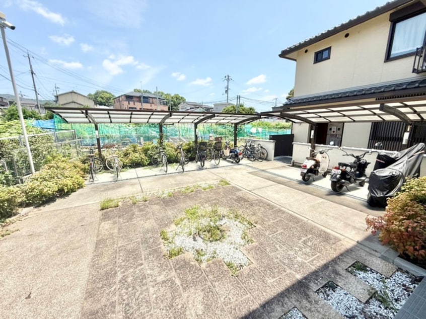 駐輪場 エーデルハイム南端