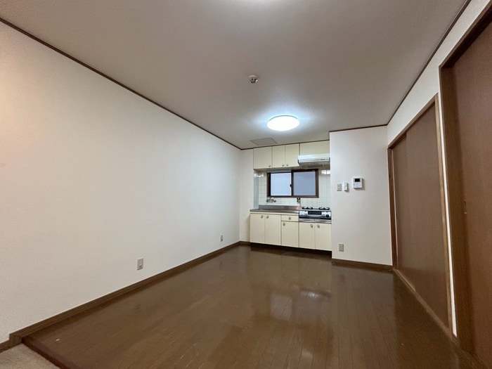 居室 カマラ－ド