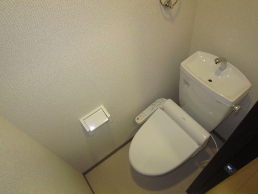 トイレ ﾌｼﾞﾊﾟﾚｽ ｽﾘｰﾊｰﾌﾞｽﾞ服部寿町