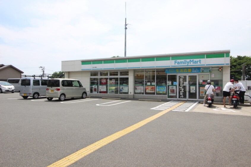 ファミリーマート(コンビニ)まで370m グランブルー宇治