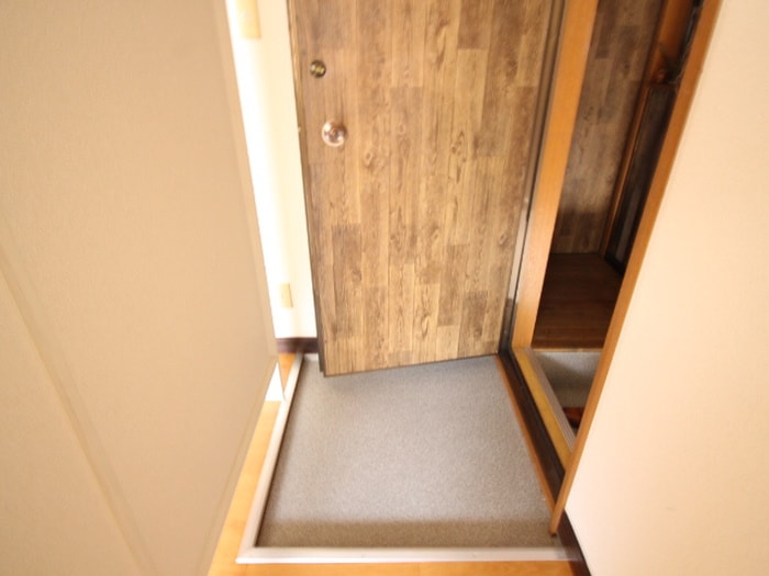 玄関 ジネイズ高井田