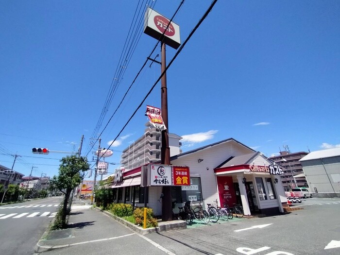 ガスト小阪店(その他飲食（ファミレスなど）)まで354m ジネイズ高井田
