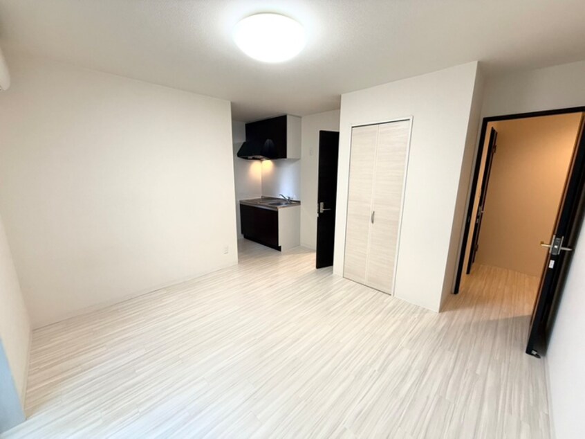 居室 ノイヴェル姫島