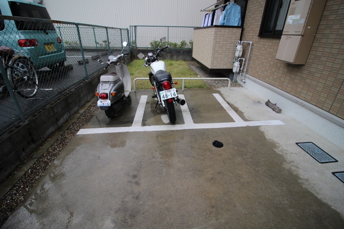 バイク置き場 ティアレ