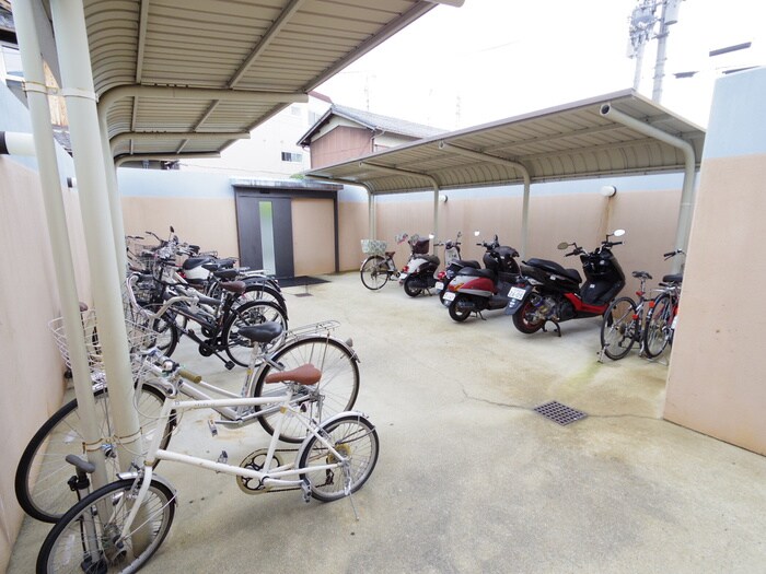 駐輪場 クロ－バ－36