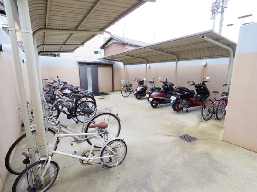 駐輪場 クロ－バ－36