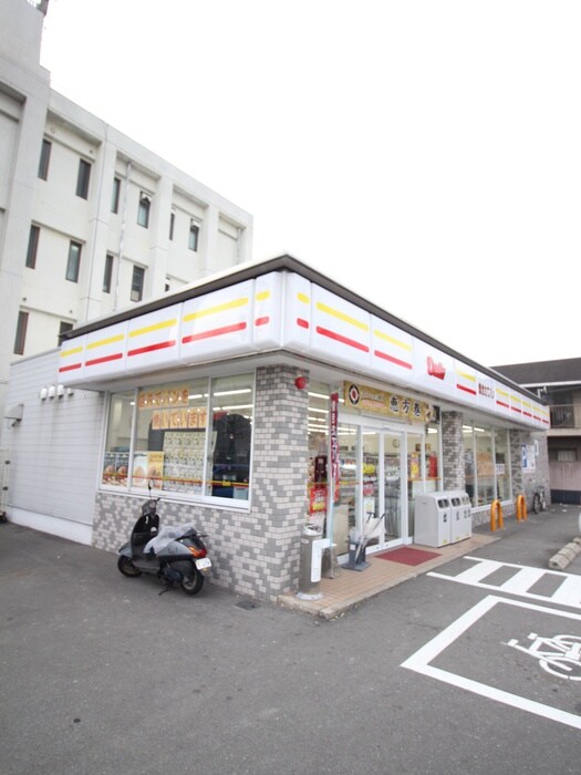 デイリーヤマザキ十条油小路店(コンビニ)まで400m ベラジオ雅び烏丸十条Ⅱ(512)