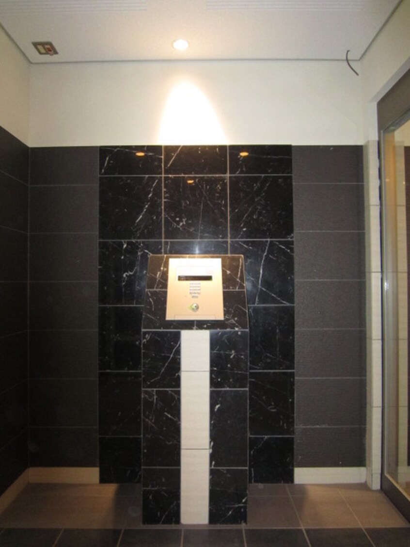 エントランス部分 ﾌﾟﾚｻﾝｽ北浜ﾗ・ﾌｪｽﾀ(302)