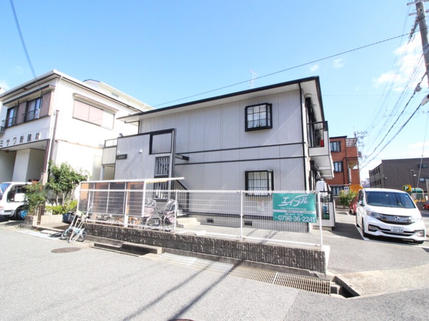 外観写真 ｸﾞﾘｰﾝﾊｲﾂＭ