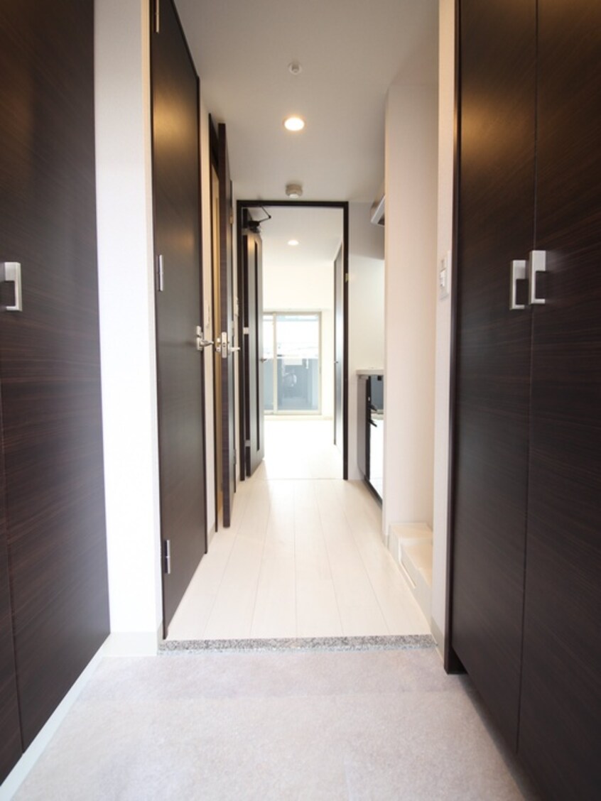 玄関 ｴｽﾃﾑｺｰﾄ新大阪ⅩⅡｵﾙﾃｨ(705)