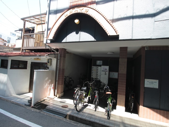 エントランス部分 長井ハイツ淡路