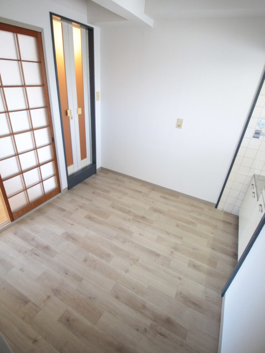 居室 長井ハイツ淡路