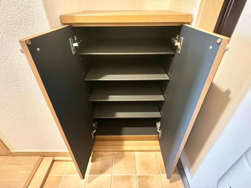 靴箱 ヤワタヤビルディング