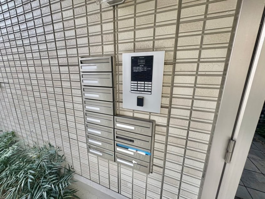 エントランス部分 Chouchouにおの浜