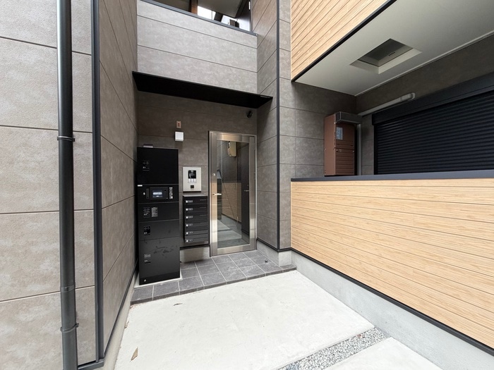 エントランス部分 ボヌール太秦