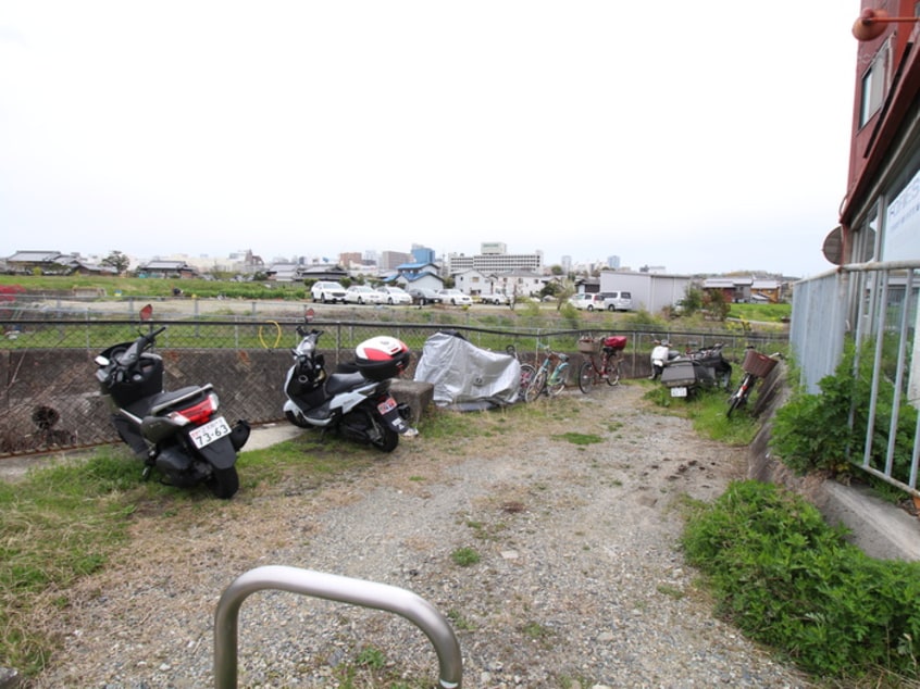 バイク置き場 箕面ビル