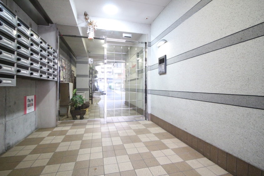 エントランス部分 マホガニーコート