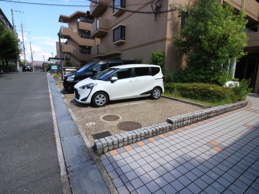 駐車場 サングリュックコート