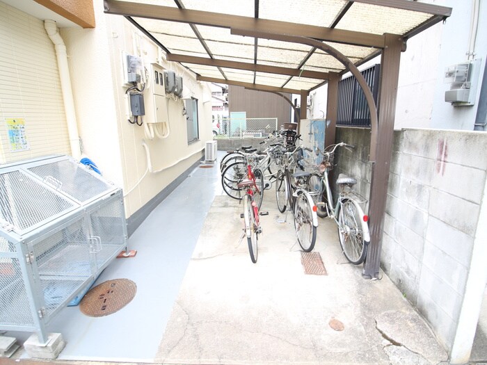 駐輪場 メゾン堀池