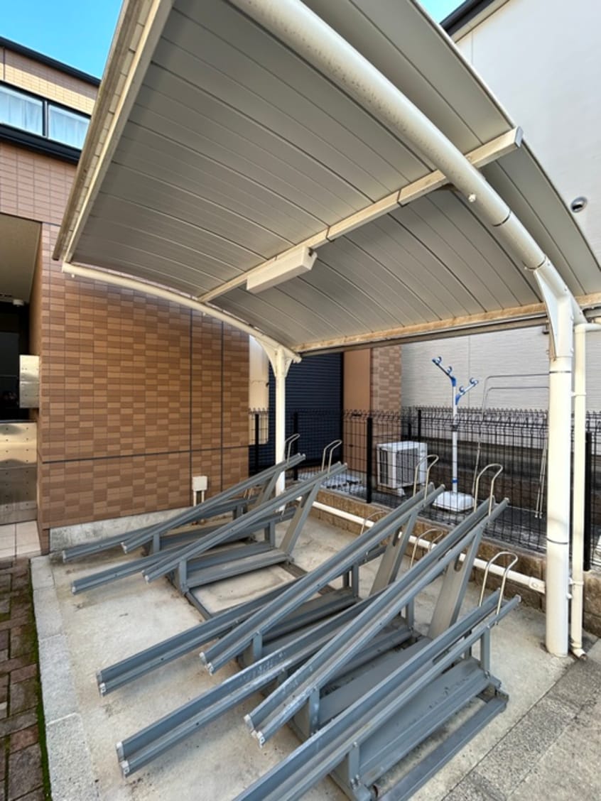 駐輪場 Maison Le Brun