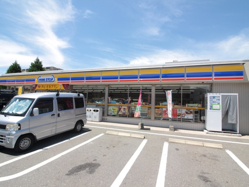 ミニストップ 大阪今津北５丁目店(コンビニ)まで600m フジパレス今津中Ⅲ番館